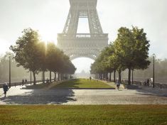 Zelenější Paříž: Okolí Eiffelovky se změní v největší městskou zahradu