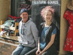 Eva Dudová: Bezdomovce může do běžného života vrátit second hand