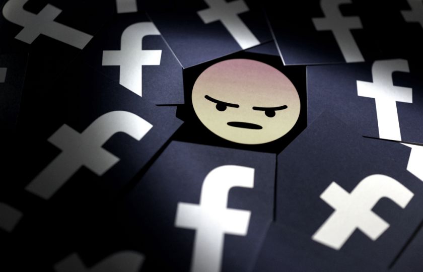 Facebook umí nabízet jen bulvární negativitu. Přenechá zpravodajství novinářům?
