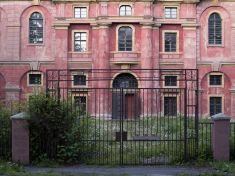 Karlínská Invalidovna se staví na nohy. Mění se v rezidenci umělců a kreativců