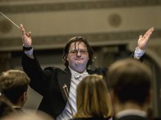 Praze chybí dokonalý koncertní sál, říká dirigent Prague Film Orchestra