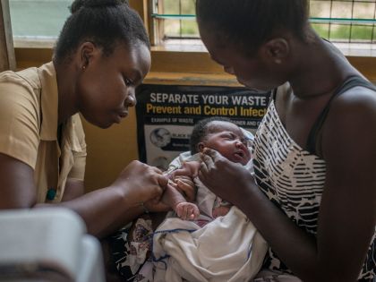Jak šla nebezpečná nemoc historií? V Africe začalo očkování proti malárii