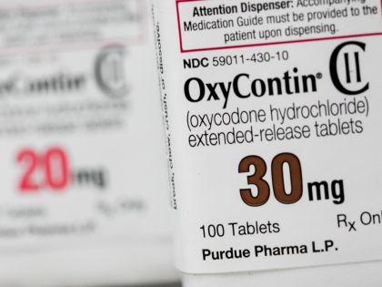 Světová zdravotnická organizace podle kongresmanů pomáhá firmě s prodejem opioidů