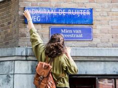 Proč feministická skupina přejmenovává ulice po slavných ženách