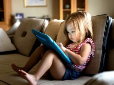 Displeje ničí dětské mozky. Škodí jim už dvě hodiny denně