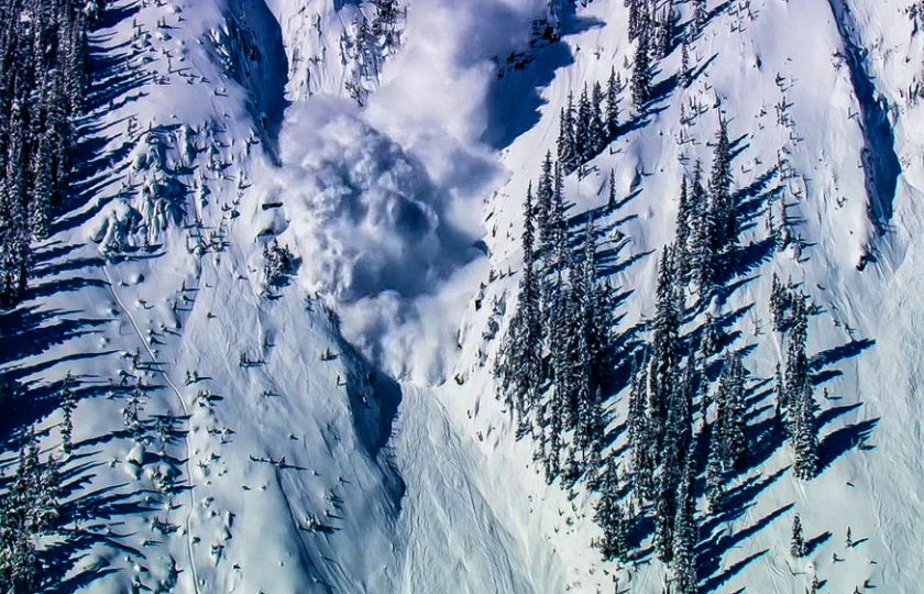 Bílé nebezpečí. Jak se vyhnout lavinám a které jsou nejhorší?