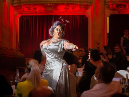 Praha vítá Moulin Rouge: Burlesky tu budou o víkendu oslavovat život