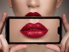 Instagram už vám plnější rty neudělá. Zrušil filtry, jež odkazují na plastické operace