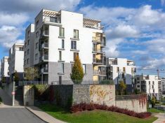 Jak dlouho Pražané vydělávají na byt? Jsou na tom nejhůř ve střední Evropě