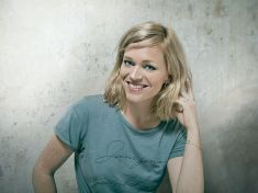 Empatii bychom měli získat od rodičů, ne z Instagramu, říká Ester Geislerová alias Živa