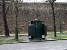 Pařížané rozhodují, co se udělá s částí rozpočtu. Pisoáry letos nevyhrály