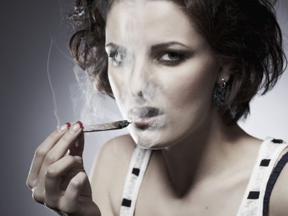 Je legalizace cesta? Kouření konopí v mládí zvyšuje riziko vzniku deprese