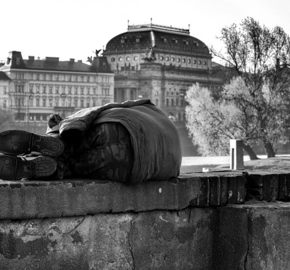 Jak sehnat azyl pro bezdomovce v době koronaviru a proč je to potřeba