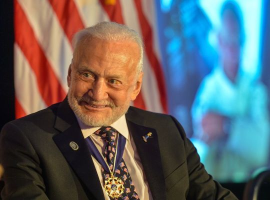 Recept astronauta Buzze Aldrina proti koronaviru: Sedím na zadku a zamknul jsem dveře