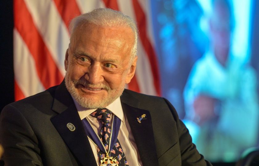 Jak se astronaut Buzz Aldrin brání koronaviru? Sedím na zadku a zamkl jsem dveře