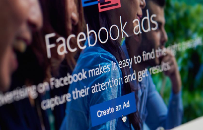 Facebooku unikají reklamy, které zakázal. Tak radši rozvolnil pravidla