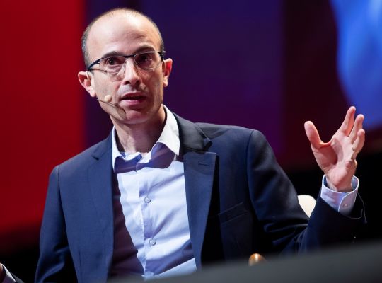 Jaký svět teď začít budovat? Co říká historik a spisovatel Juval Noach Harari
