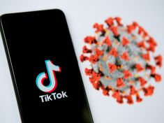 WHO na TikToku: Videa o koronaviru mají miliony zobrazení