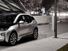 Kam umístit nabíjecí stanice pro elektroauta? Ve městě nejvíc vyhovují lampy