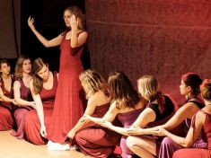 Divé ženy: S muži to nejde a bez nich taky ne. Co to dát dohromady?