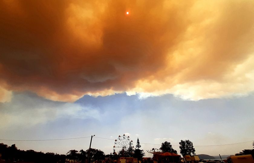Australské požáry byly rekordně intenzivní, pomáhaly jim "kouřové mraky"