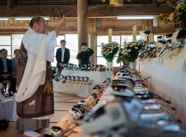 Japonsko dělá pohřby pro robotické psy. V Kjótu mají i prvního robokněze