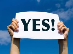 Chcete, aby s vámi druzí souhlasili? Donuťte je pohybovat hlavou!