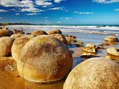 Chodící kameny a koule jak z jiné planety. Kde najdete nejzáhadnější místa na světě?