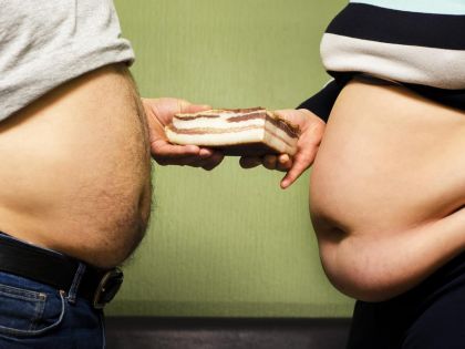Souboj tlouštíků: Proč stále přibíráme na váze?