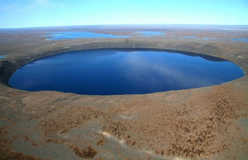 Průzračné jezero plné tajemství: Tajemný kráter Pingualuit