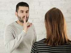 Největší konverzační tabu? Peníze. Mluvit o smrti a sexu už nám tak nevadí