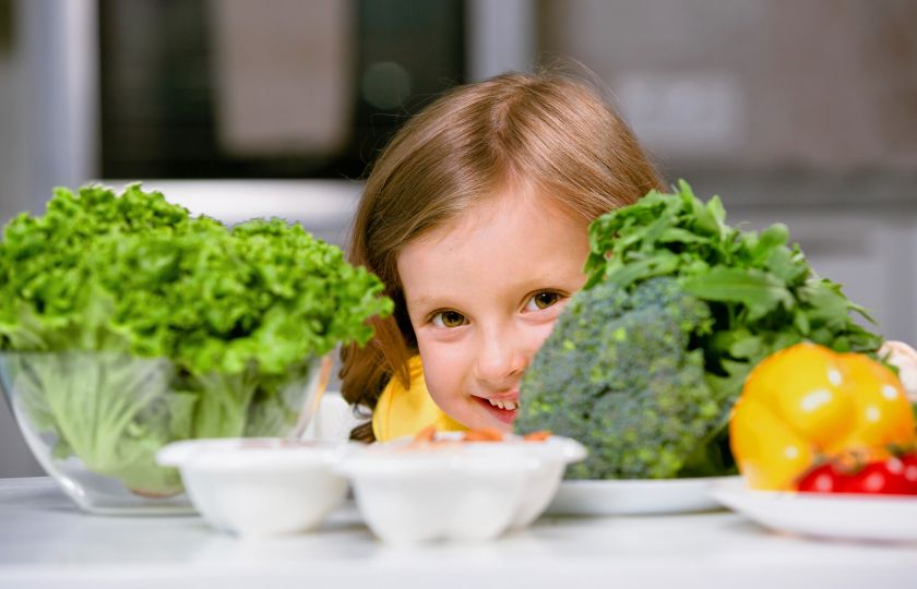 Veganská strava pro děti vhodná je. Musí se ale pečlivě plánovat, tvrdí odborníci