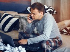 Není to úplně zlato, i když se třpytí: Práce z domu má i své stinné stránky