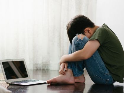 Unikátní výzkum: Zesměšňování kvůli vizáži čelí na sítích celá třetina českých dětí