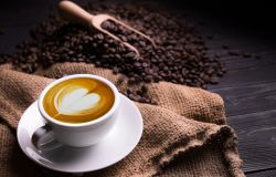 Pět utajených účinků kávy: Nutí nás víc nakupovat a zvyšuje práh bolesti