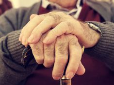 Délka dožití se od konce druhé světové války poprvé nezvyšuje. Kvůli covidu