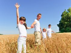Proč jsou prvorození lepšími lídry? Už od dětství se snaží udržet se na špici