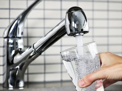 Děsí vás mikroplasty v pitné vodě? Daleko nebezpečnější jsou fekálie