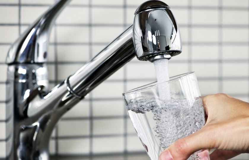 Děsí vás mikroplasty v pitné vodě? Daleko nebezpečnější jsou fekálie