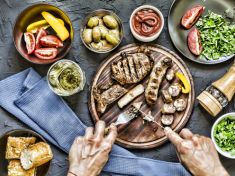 Co se takhle občas obejít bez bůčku, hovězího nebo kuřecího steaku, pánové