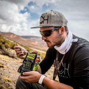 Hovězí guláš chutná turistům kdekoliv na horách.