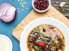 Hledáte elixír pro pleť? Zapomeňte na krémy a dejte si fazolovou polévku s ječnými vločkami