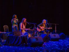 Zpěvačka Deva Premal v Praze: Hybernie rezonovala meditativně laděnými prožitky