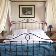 Závěsy promění vaši postel v tropické lůžko.