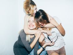 16 vědecky podložených způsobů, jak zařídit, aby vás měli lidé okamžitě raději