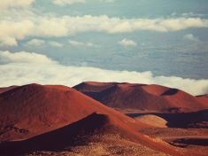 Mysleli jste si, že nejvyšší horou světa je Mount Everest? Omyl! Hledejte ji na Havaji