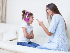 Mami, už dost! Jak opičí láskou neudusit puberťáka!