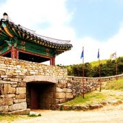 Na pevnost Geumjeongsanseong vás vyveze pohodlně lanovka.
