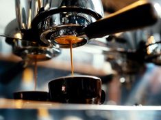 Kolik kafí denně je optimum? A při kolika umřu?