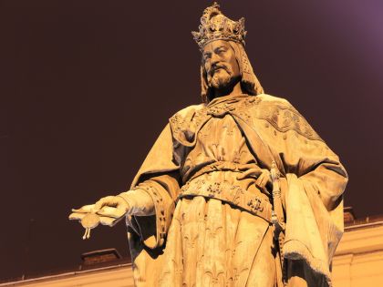 Pod křídly Fénixe: Chtěl žít Karel IV. na práně?
